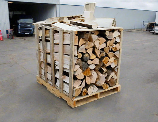 Bois de chauffage de 33 cm mélangé dans une demi-palette avec 1,2 m³