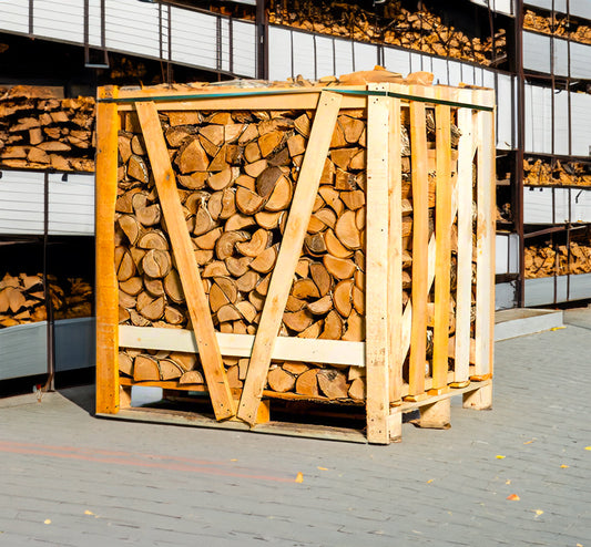 Bois de chauffage en chêne séché au four de 25 cm sur une demi-palette de 1 m3
